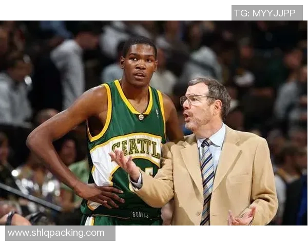 刘铮的篮球之路：从青涩少年到职业球员的成长与奋斗故事